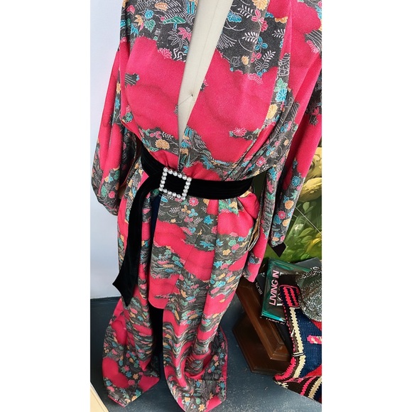 Vintage Other - Vintage Pink floral cloud motif kimono